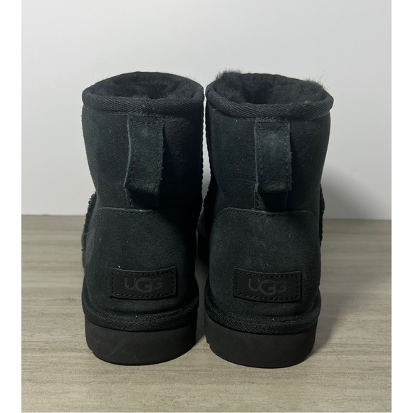 NEW UGG Classic Mini II Black Short Boot Size 10 - Picture 7 of 11
